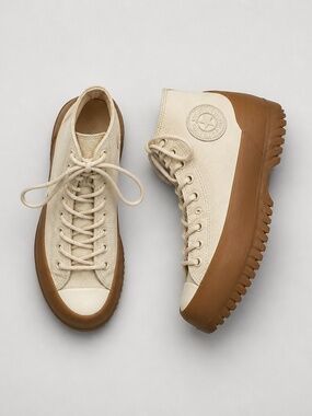 EUC Women's Ivory Converse All Star Lugged 2.0 Counter Climate Boots 7